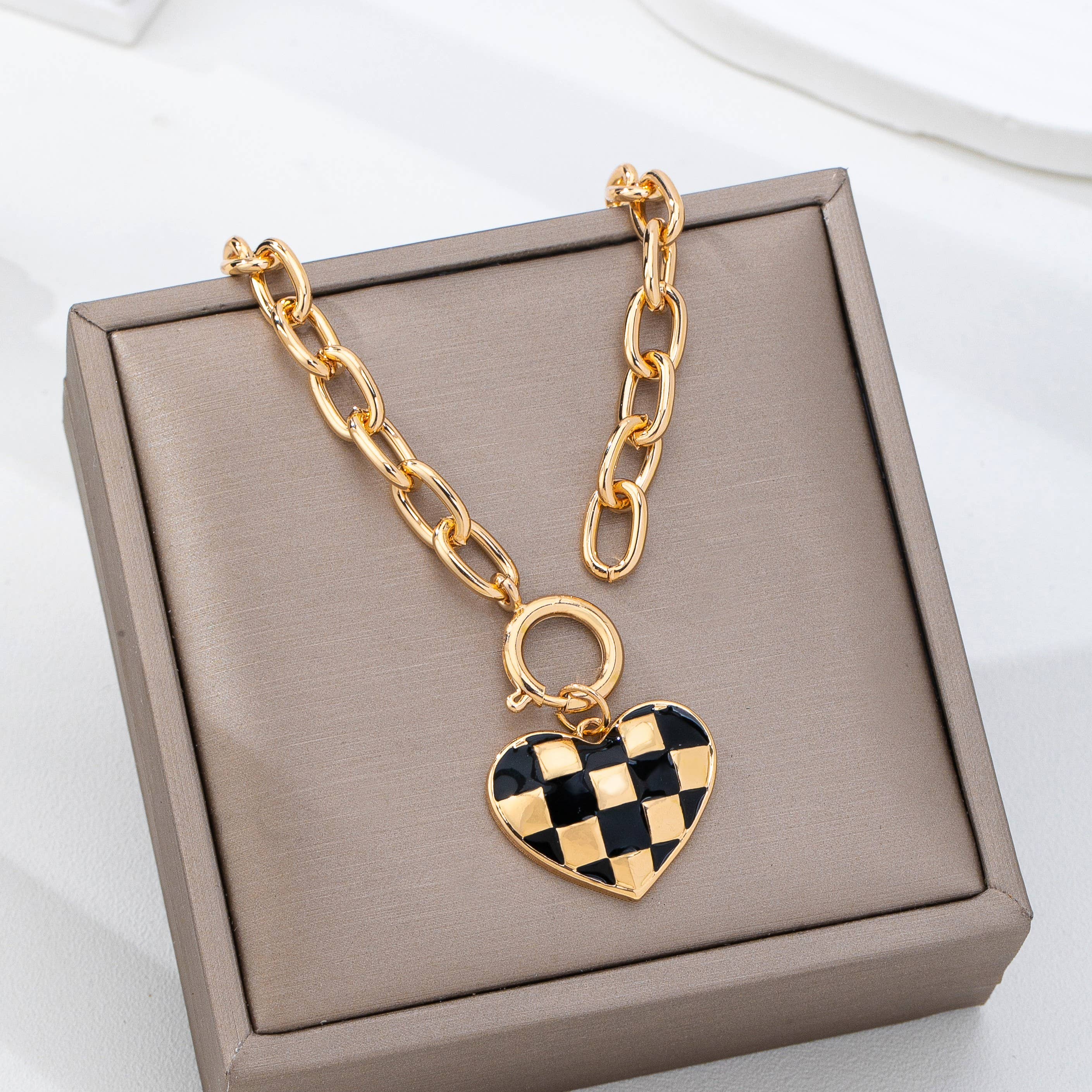 Checkered Heart Toggle Necklace | 80N93046