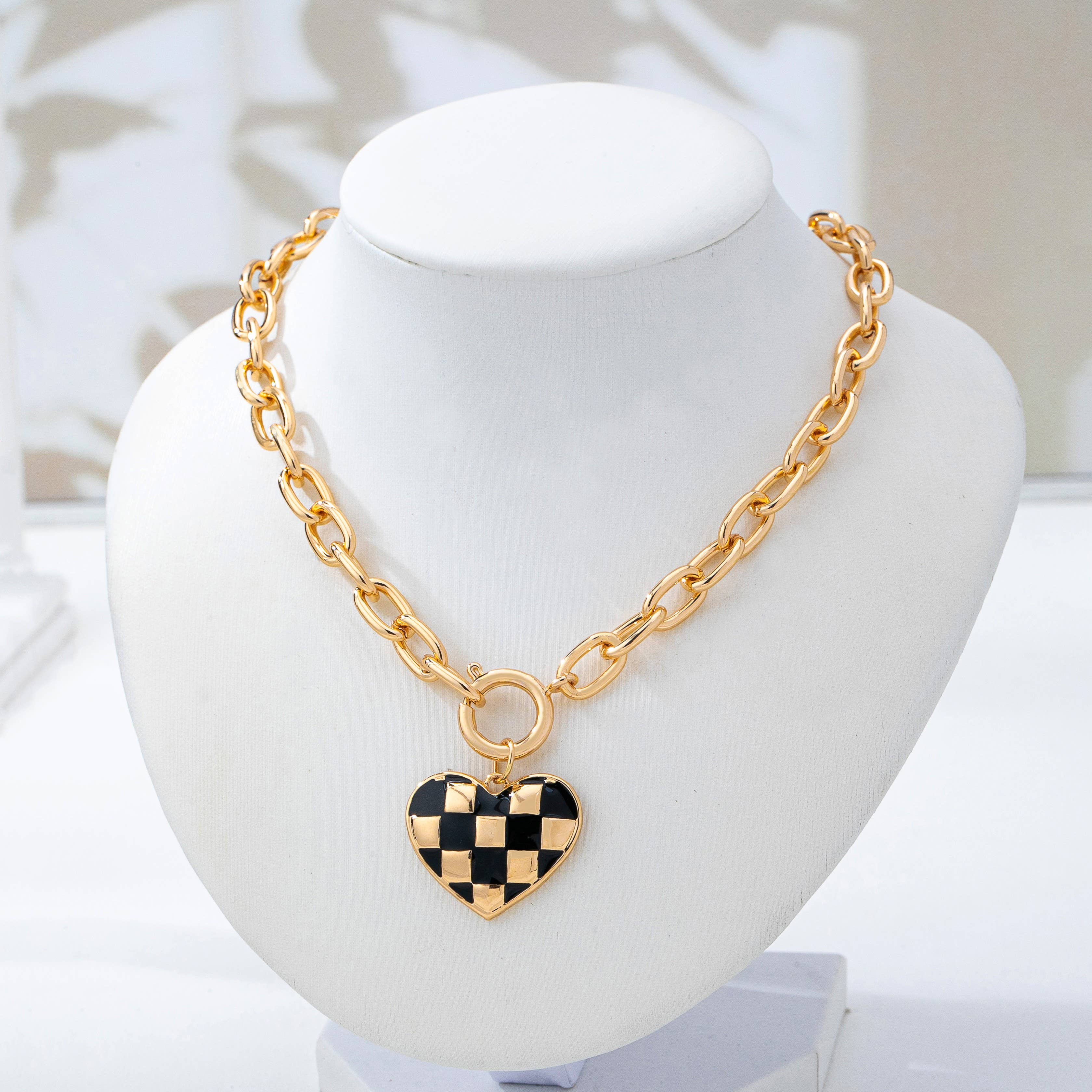 Checkered Heart Toggle Necklace | 80N93046