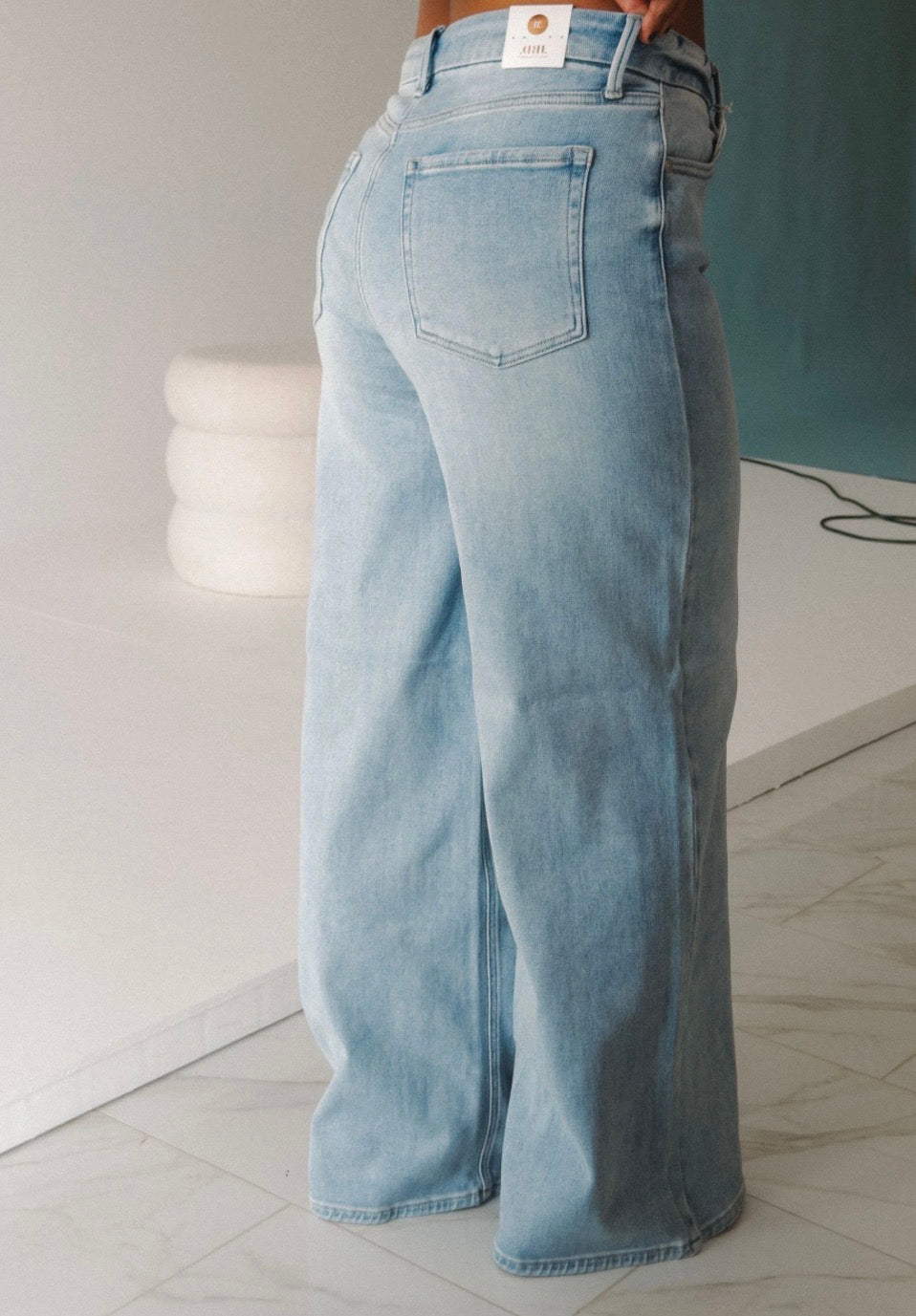 The Long Story Jeans - Light Denim