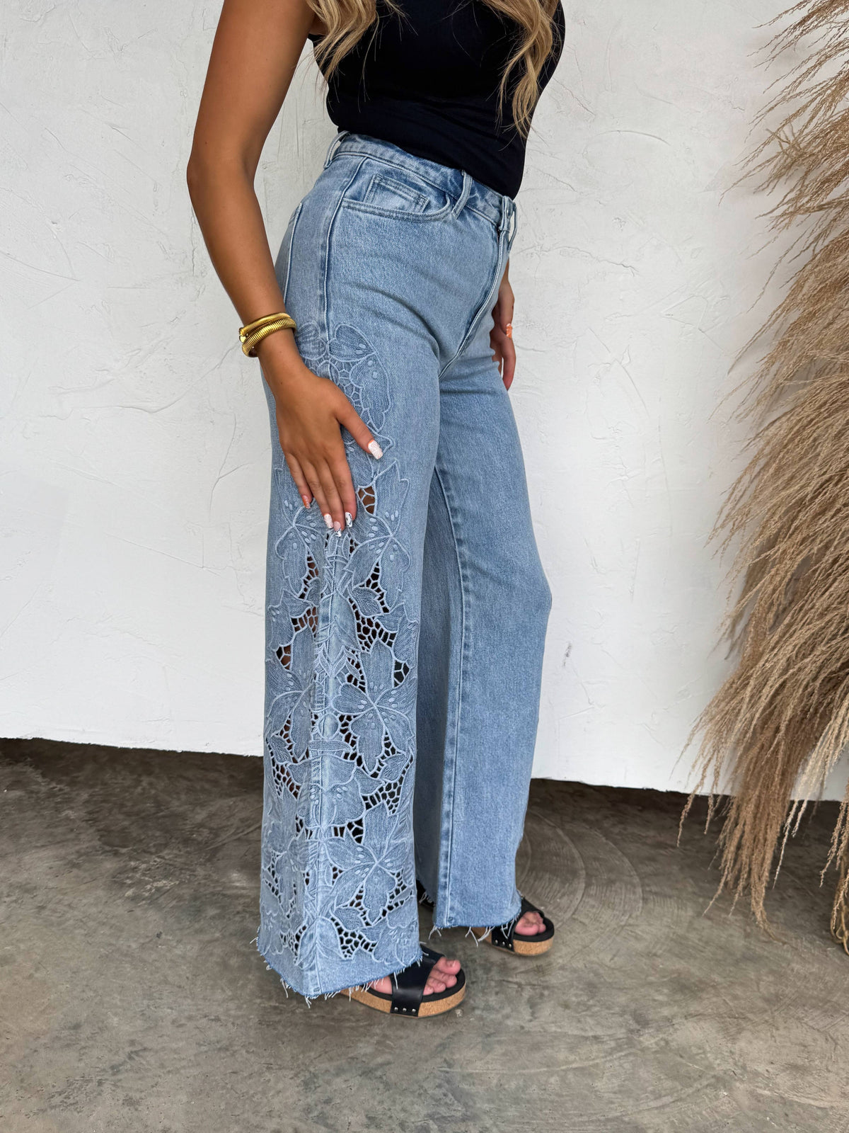 FLORAL CHARM WIDE LEG JEAN